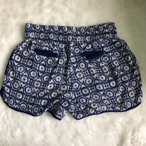 AVA CHRISTINE | blue patterned casual shorts - Picture 2 of 5